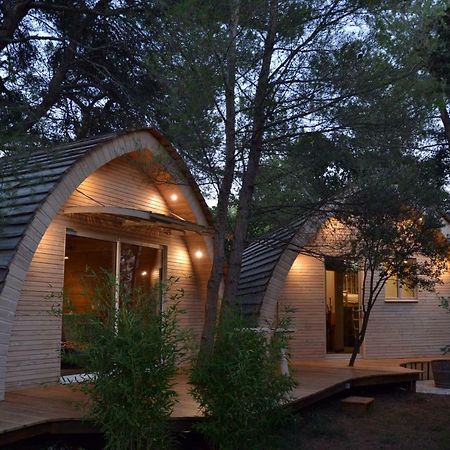 Вилла Cabanons Jour & Nuit Мазан Экстерьер фото